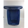 Image 2 : Rubbermaid Roughneck Storage Bin w/Lid - 20x14x12" - Pickup Preferred
