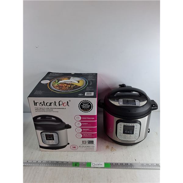 Instant Pot 7 in 1 Multi Use Programmable Pressure Cooker, Powers On, As Is