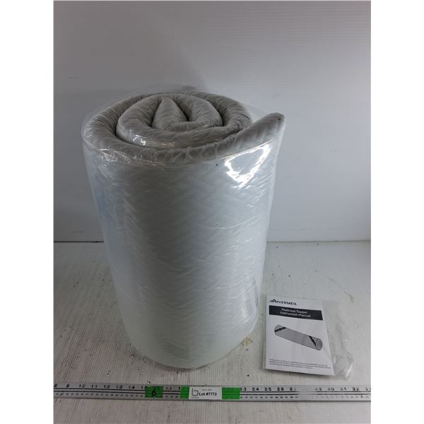 Queen Size Memory Foam Mattress Topper - New