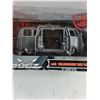 Image 2 : 1:24 Die Cast Volkswagen Van "Samba"