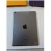 Image 5 : (2) Apple Ipads (as is), (3) Apple Ipad Cases