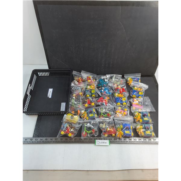 (25) Cartoon Figurine Packs (Bugs Bunny & Garfield), Paper Tray