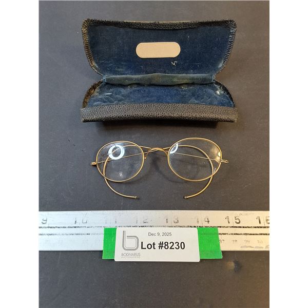 Vintage Reading Glasses w/Case