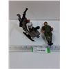 Image 1 : (2) Figurines: Army Sargent & Bass Pro Shops Helicopter Set