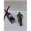 Image 4 : (2) Figurines: Army Sargent & Bass Pro Shops Helicopter Set