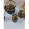 Image 2 : Ceramic Teapot & Cups Set w/Box