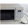 Image 3 : Kenmore Microwave - Powers On, As Is - PICK UP