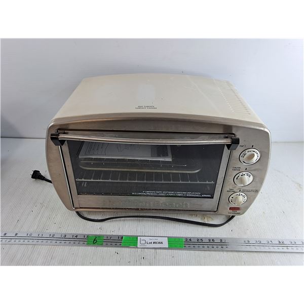 Hamilton Beach Toaster Oven - Powers On, As Is - PICK UP
