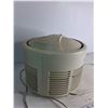 Image 3 : Duracraft HEPA 130 Air Purifier (powers on)