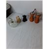 Image 3 : Salt & Pepper Shakers, Crystal Jar, Mugs, Eyeglass Holder