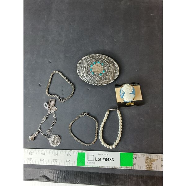 Brooch, Beltbuckle & Bracelets