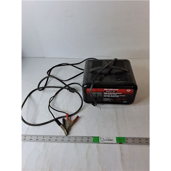 Motomaster 5/10/2A-12V Battery Charger- As Is/Untested
