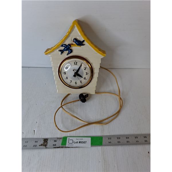 Ceramic Snider Wall Clock with Plug 9"- As Is