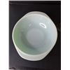 Image 2 : Pyrex Bowl 10" Diameter & (2) Lids