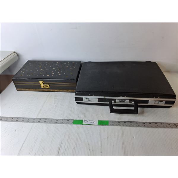 Portable Jewelry Case & Briefcase Up to 18" x 13.25"