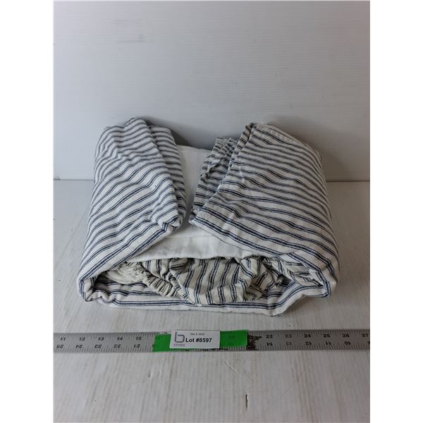 Twin Flannel Bedding Set- (3) Pillowcases, Fitted & Topsheet- Appears New