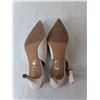 Image 3 : Pair of Women's Le Chateau Heels- 37