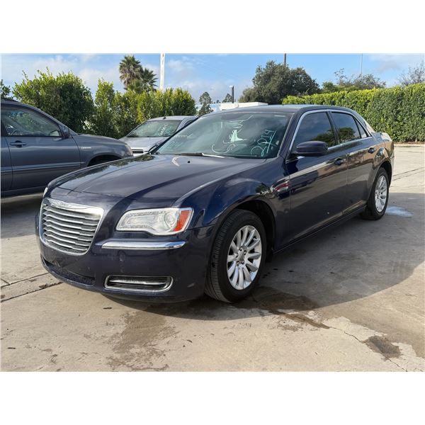 CHRY 300 2014 O/S TITLE 2 DAYS