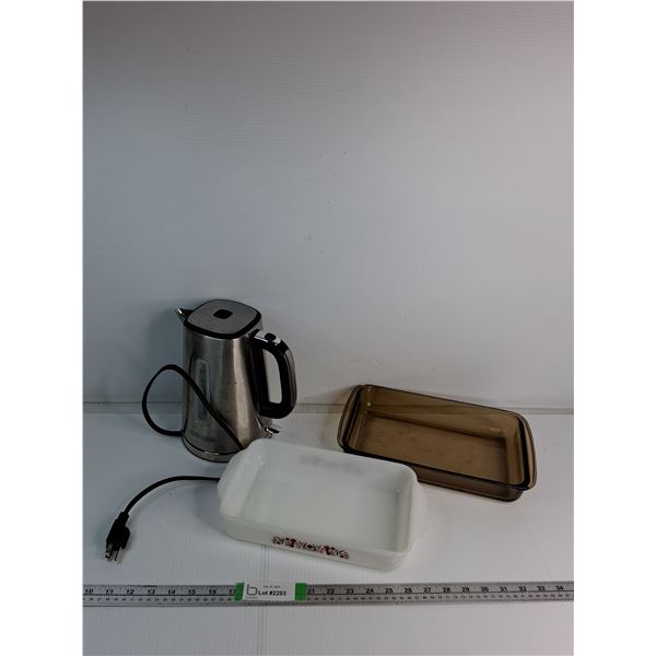 Black & Decker Electric Kettle, (2) Baking Dishes Up To 11"x 7.5"