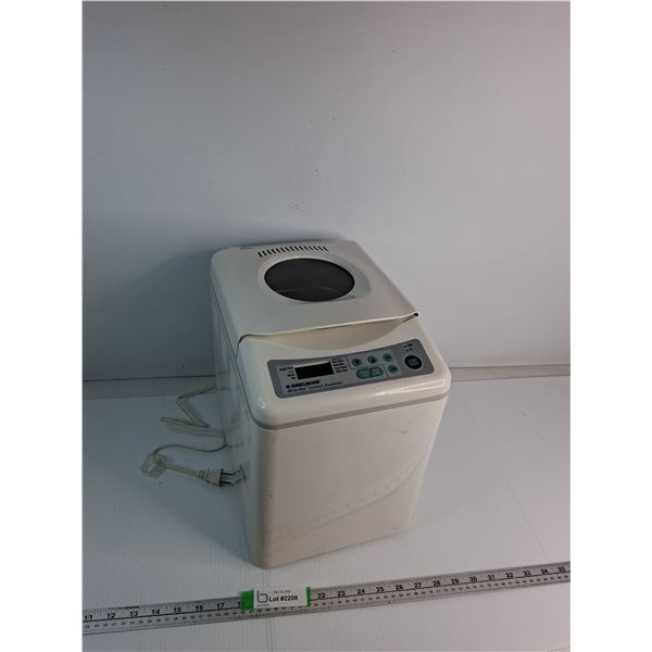 Black & Decker Bread Maker 15"x9"x12"- Powers On