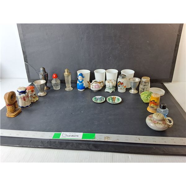 Miscellaneous Salt & Pepper Shakers, Plastic Cups