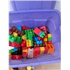 Image 4 : *Rubbermaid Plastic Storage Tote with Lid 29" x 18" x 16", Large Building Blocks,  Cannot Ship