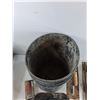 Image 5 : Various Trowels, Plastic Bucket 15" x 11", Cannot Ship