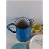 Image 7 : Vintage Enamel Pitcher & Mid Century Melmac Dinnerware