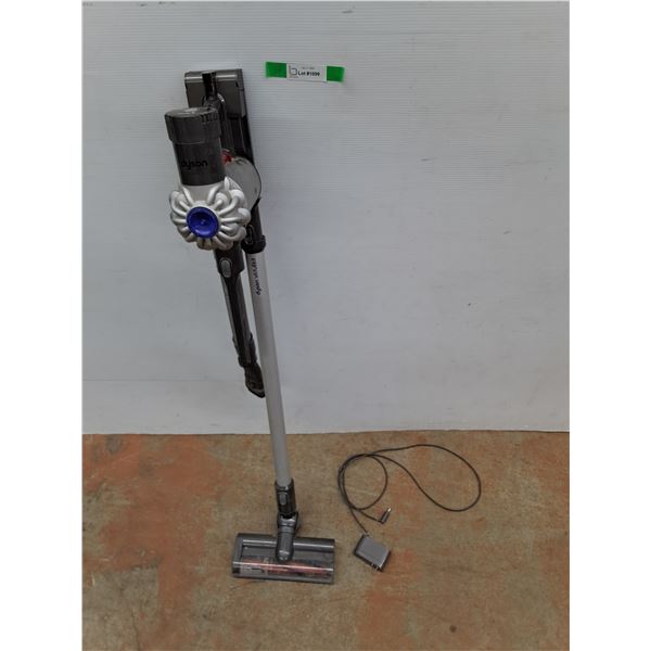 * Dyson Vacuum Cleaner, Powers On - PICK UP
