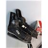 Image 2 : Bauer Special Ice Hockey Skates- 9 1/2, Rubber Overshoes- XL