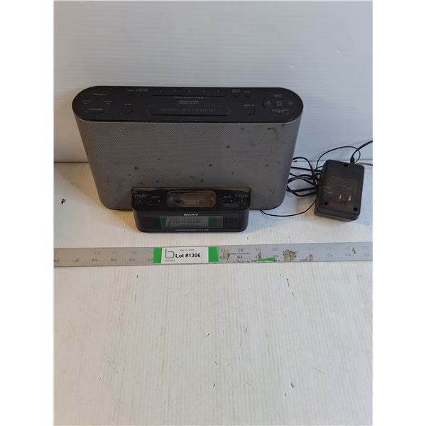 Sony Dream Machine iPod and iPhone Clock Radio and Speaker Dock-powers on-untested-as is