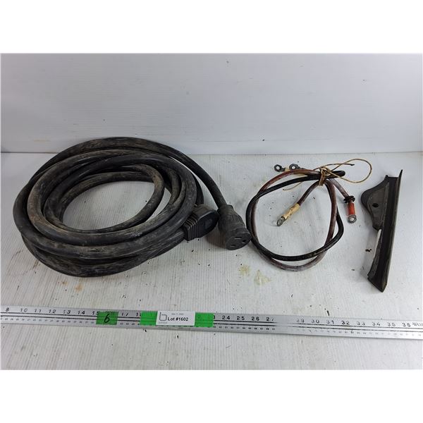 Heavy Duty Extension Cord - Approx 9', Misc