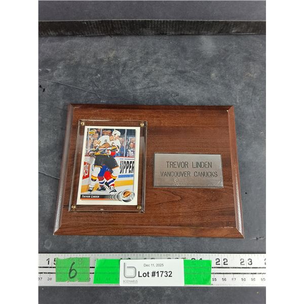 Trevor Linden Vancouver Canucks Plaque with Upper Deck Hockey Card