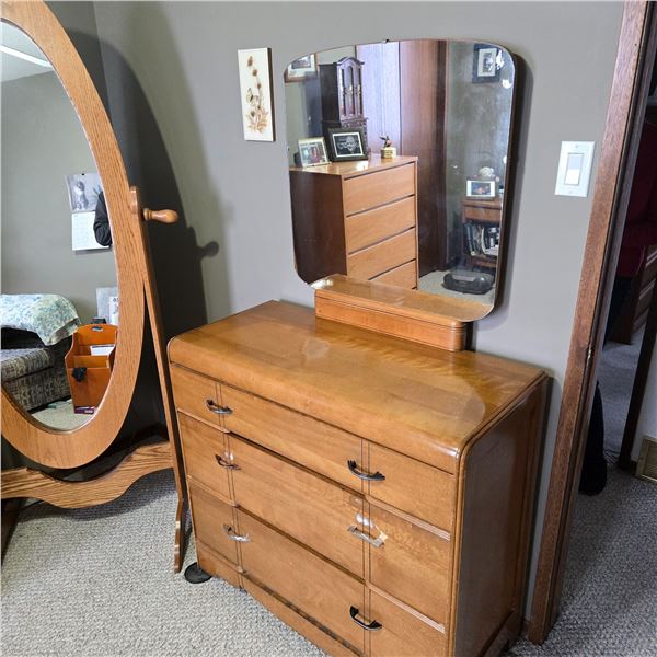 Vintage  3  Drawer Dresser   38" X 17" X 34"      Comes out of a very clean home