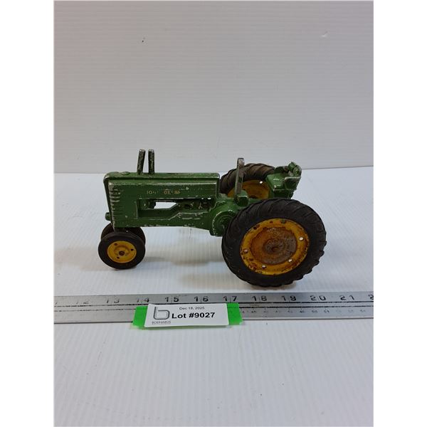 Die Cast John Deere Model - 1:24 Scale - Some Wear