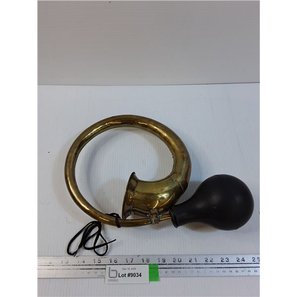 Brass "Taxi" Horn, Doesn't Work, May Need TLC - 12"x 10"