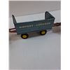 Image 3 : Airport Luggage Tin Tractor & Trailers Toy Set