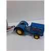 Image 5 : Airport Luggage Tin Tractor & Trailers Toy Set