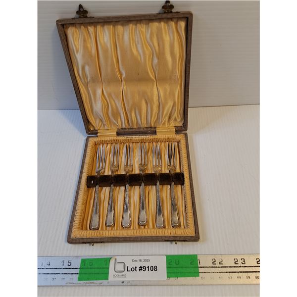 Set of EPNS Dessert Forks Made in England /Case