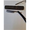 Image 2 : Vintage Manual Shaver, Straight Razors with Box ( 2)