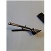 Image 8 : Vintage Manual Shaver, Straight Razors with Box ( 2)