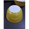 Image 3 : (3) Vintage Pyrex Bowls up to 8.75"  Diameter