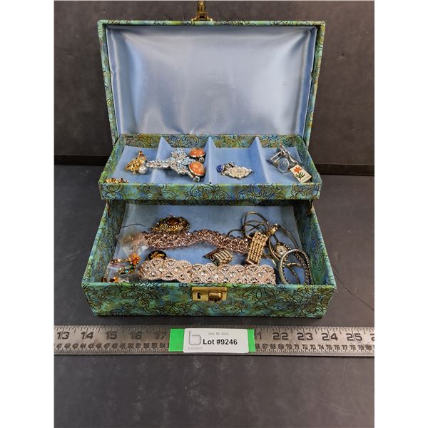 (1) Jewelry Box with Jewelry