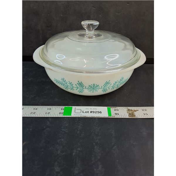 Vintage Pyrex "Frost Garland" 1.5 Quart Casserole Dish with Clear Glass Lid