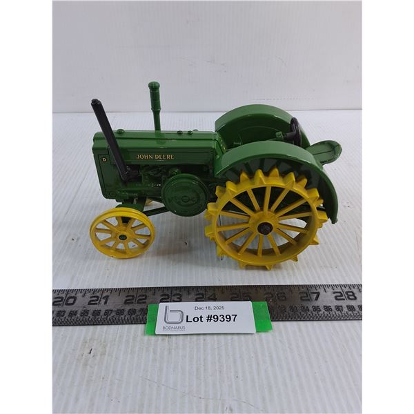 ERTL John Deere Die-Cast 1:24 Scale 'D' Replica Vintage Tractor