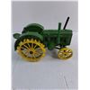 Image 2 : ERTL John Deere Die-Cast 1:24 Scale 'D' Replica Vintage Tractor