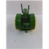 Image 3 : ERTL John Deere Die-Cast 1:24 Scale 'D' Replica Vintage Tractor
