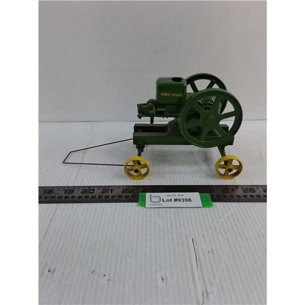 ERTL John Deere Die-Cast Model 'E' 1:16 Scale Replica 'Hit & Miss Engine'