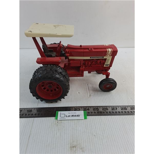 ERTL Die-Cast 1:16 Scale International "Hydro" Replica Tractor