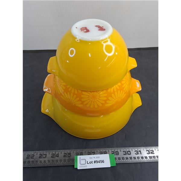 Set of 3 Pyrex "Sunflower" Mixing Bowls (9", 7.5", 6")